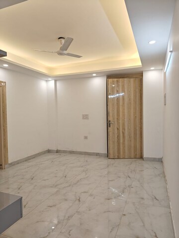 Room in 2 BHK Builder Floor at Saket – for Rent
