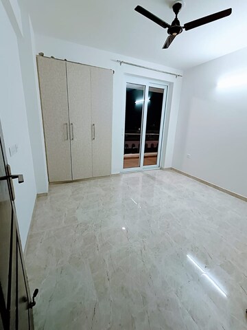 Room in 3 BHK Apartment at Omaxe Royal Residency Faridabad, Sector 79 – for Rent