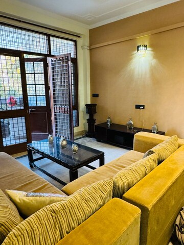 Living Room in 4 BHK Apartment at Sector 25 – for Rent
