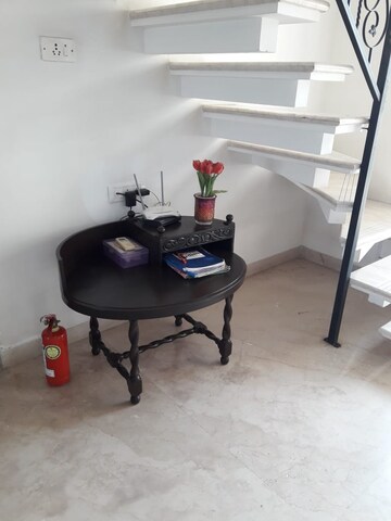 Living Room in 4 BHK Apartment at Tardeo – for Rent