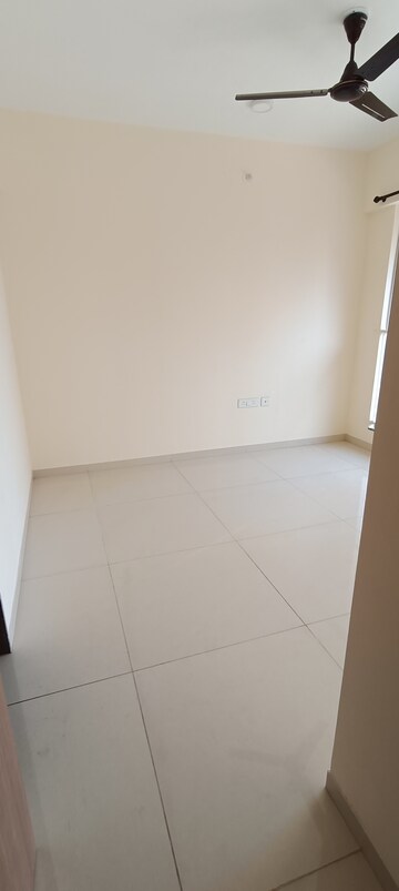 Room in 1 BHK Apartment at Godrej Nest Kandivali, Kandivali East – for Rent