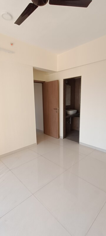 Room in 1 BHK Apartment at Godrej Nest Kandivali, Kandivali East – for Rent