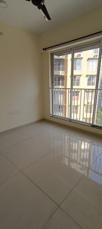 Room in 1 BHK Apartment at Godrej Nest Kandivali, Kandivali East – for Rent