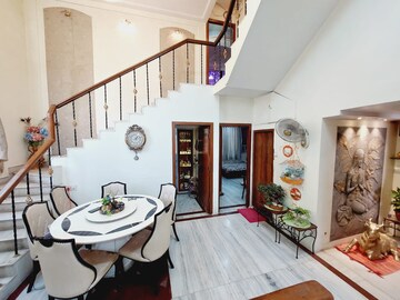 Master Bedroom in 5 BHK Villa at Silver Arch Thane West, Samata Nagar – for Sale