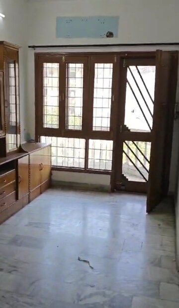 Room in 3 BHK Independent House at Wazirganj – for Rent