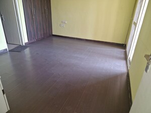 Room in 4 BHK Apartment at Mahagun Mascot, Sain Vihar – for Sale