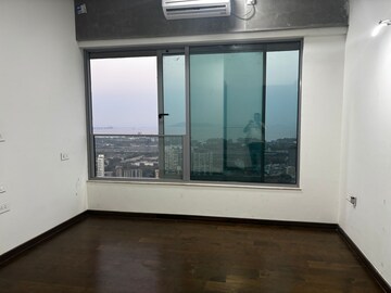 Room in 2 BHK Apartment at Peninsula Salsette 27, Byculla – for Rent