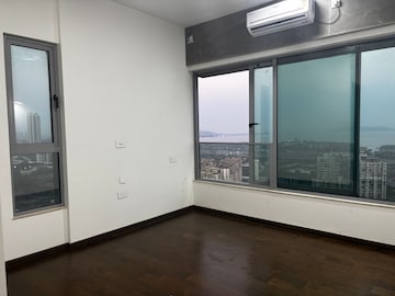 Room in 2 BHK Apartment at Peninsula Salsette 27, Byculla – for Rent