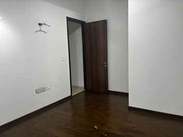 Room in 2 BHK Apartment at Peninsula Salsette 27, Byculla – for Rent