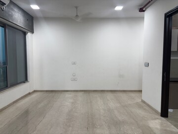 Room in 2 BHK Apartment at Peninsula Salsette 27, Byculla – for Rent