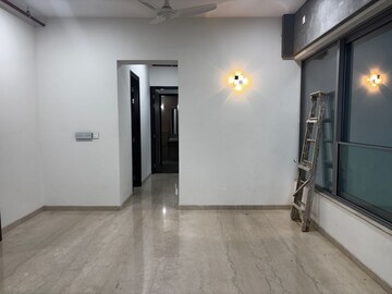 Room in 2 BHK Apartment at Peninsula Salsette 27, Byculla – for Rent