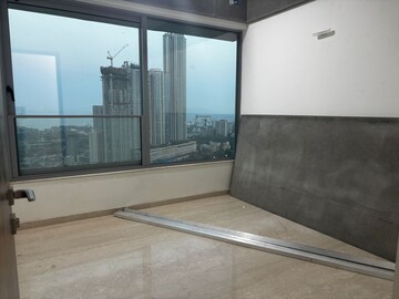 Room in 2 BHK Apartment at Peninsula Salsette 27, Byculla – for Rent