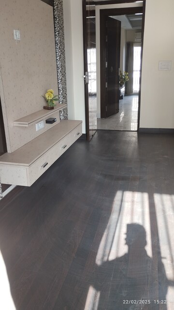 Room in 3 BHK Apartment at Dasnac The Jewel, Sector 75 – for Rent