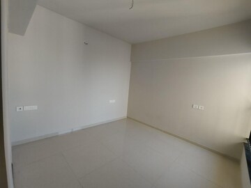 Room in 2 BHK Apartment at Rustomjee Urbania Azziano, Majiwada – for Sale
