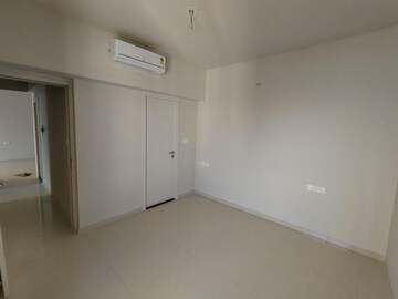 Room in 2 BHK Apartment at Rustomjee Urbania Azziano, Majiwada – for Sale
