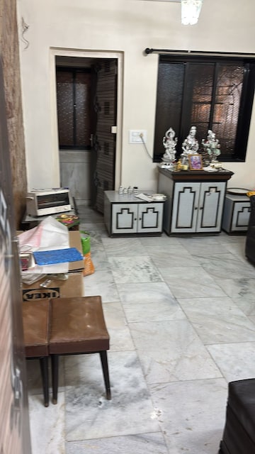 Parking in 2 BHK Apartment at Mahim West – for Rent
