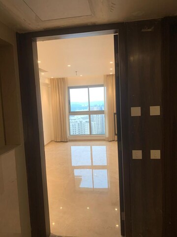 Room in 1 BHK Apartment at Hiranandani Regent Hill, Powai – for Sale