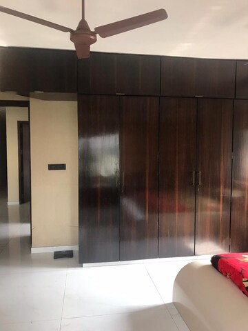 Furnished Amenities in 2 BHK Apartment at Tardeo – for Rent