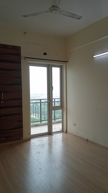 Room in 3 BHK Apartment at Moti Nagar – for Rent