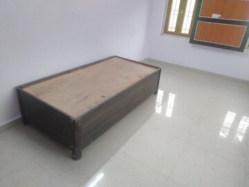 Room in 2 BHK Independent House at Gomti Nagar – for Rent
