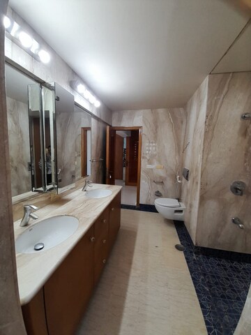 Bedroom in 3 BHK Apartment at Peddar Road – for Rent