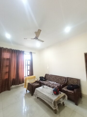 Living Room in 2 BHK Independent House at Sector 21 – for Rent
