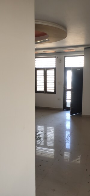 Room in 3 BHK Apartment at Dayal Bagh – for Sale