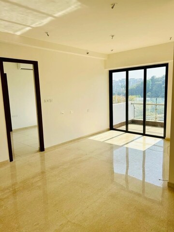Room in 2 BHK Apartment at Shapoorji Pallonji Vicinia, Powai – for Rent