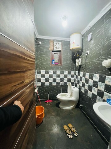 Master Bedroom in 1 BHK Builder Floor at Saket – for Rent