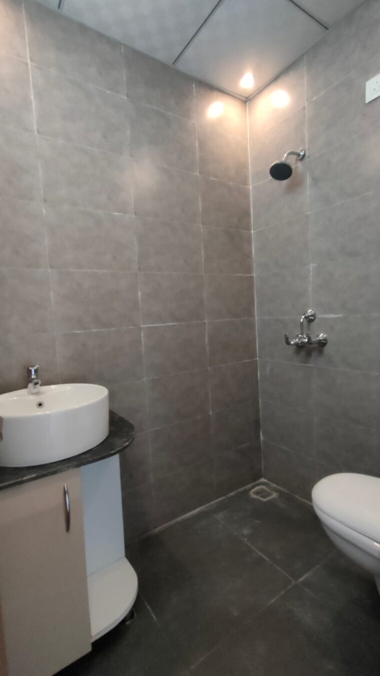 Attached Bathroom, kharar landran road 3 Bedroom 150 Sq.Yd. Builder Floor In Kharar Landran Road Mohali 8408206