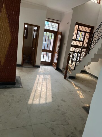 Living Room in 4 BHK Builder Floor at Sector 21 – for Rent