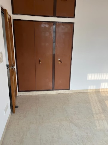 Bedroom in 4 BHK Builder Floor at Sector 21 – for Rent