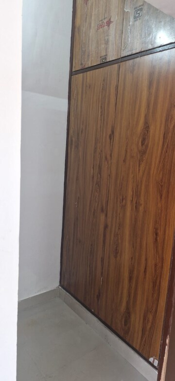 Furnished Amenities in 3 BHK Villa at Guru Nanak Enclave, Dhakoli Village – for Rent
