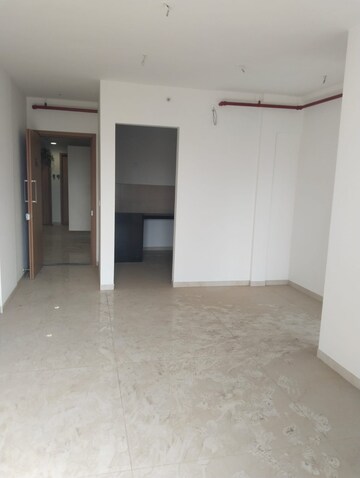 Room in 2 BHK Apartment at Sunrise Tower Malad, Malad East – for Rent