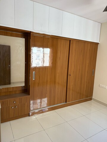 Room in 2.5 BHK Apartment at Prestige Jindal City, Bagalakunte – for Rent
