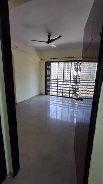 Room in 1 BHK Apartment at The Central, Chembur – for Rent
