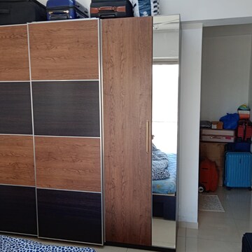 Furnished Amenities in 1.5 BHK Apartment at Pushpa Milan, Siddharth Nagar – for Rent