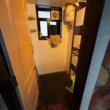 Team Area in 1.5 BHK Apartment at Pushpa Milan, Siddharth Nagar – for Rent