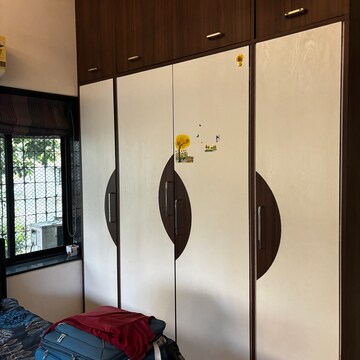 Team Area in 1.5 BHK Apartment at Pushpa Milan, Siddharth Nagar – for Rent