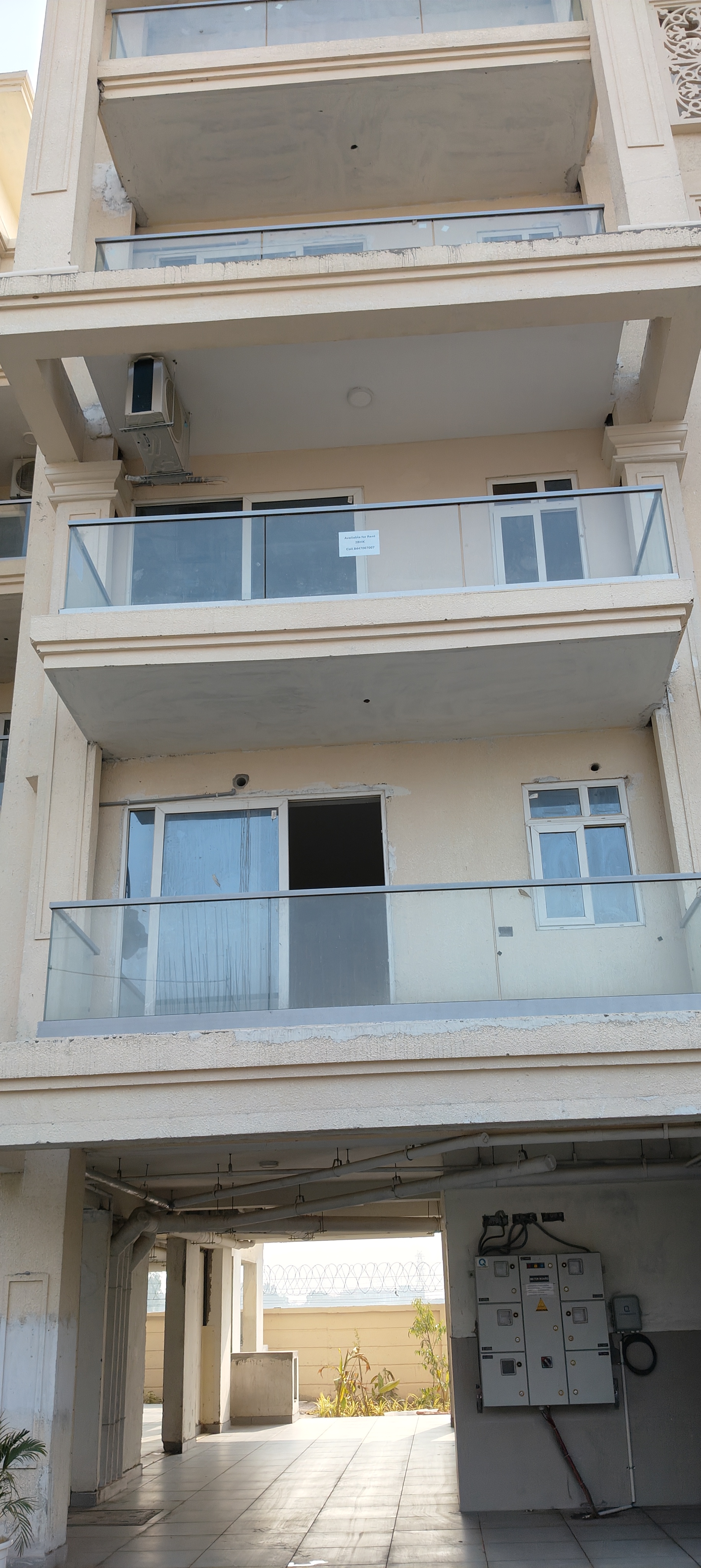 2.5 BHK + Servant Room Builder Floor For Sale in Smart World Gems