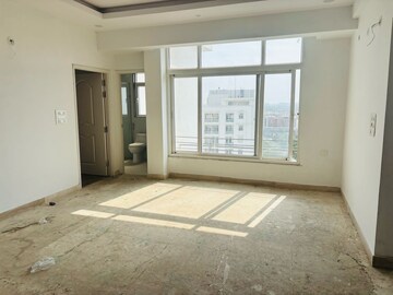 Room in 4 BHK Apartment at Sushant Golf City – for Rent