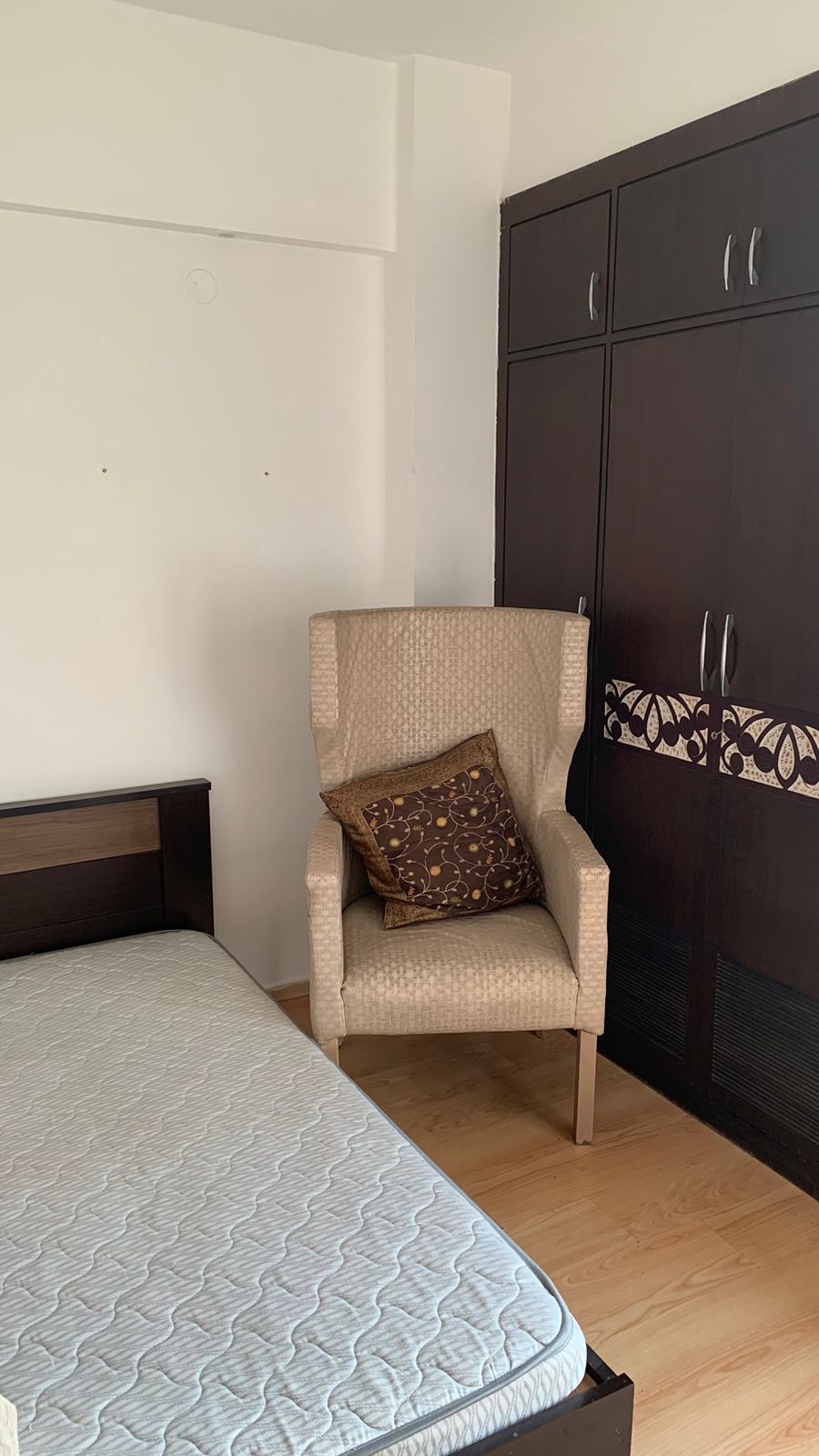 Resale 3 Bedroom 150 Sq.Yd. Apartment in Prashant Vihar Delhi - 8408440