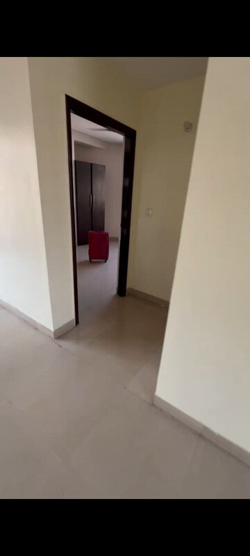 Room in 3 BHK Apartment at Gomti Nagar – for Rent