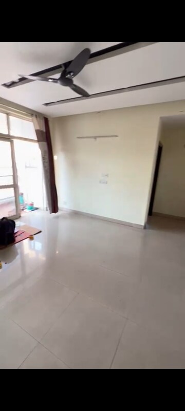 Room in 3 BHK Apartment at Gomti Nagar – for Rent