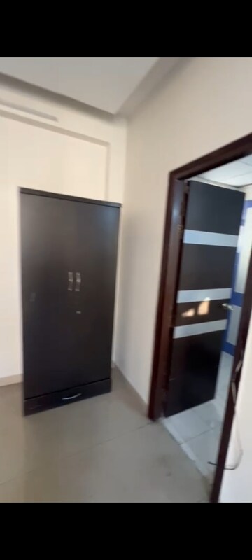 Furnished Amenities in 3 BHK Apartment at Gomti Nagar – for Rent