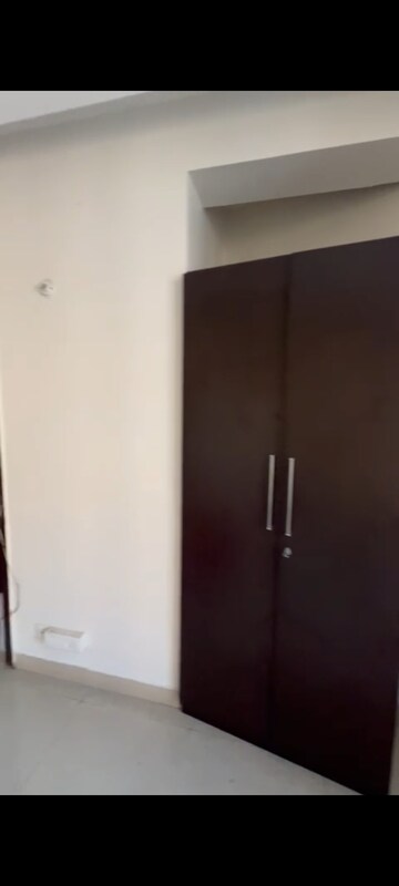 Room in 3 BHK Apartment at Omaxe Heights Gomti Nagar, Gomti Nagar – for Rent