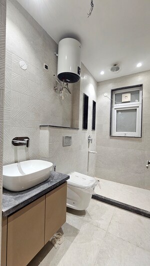 Bathroom in 4 BHK Builder Floor at Ardee City, Sector 52 – for Sale