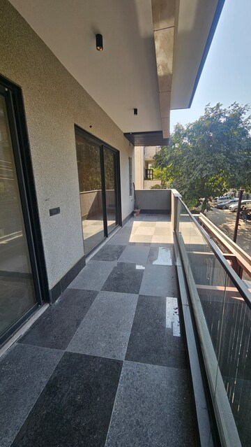 Balcony in 4 BHK Builder Floor at SS Mayfield Gardens, Sector 51 – for Sale