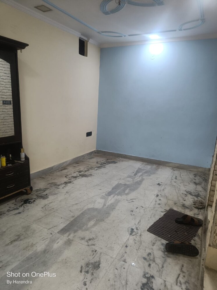 Room, paschim vihar 2 Bedroom 50 Sq.Yd. Apartment In Paschim Vihar Delhi 8408666