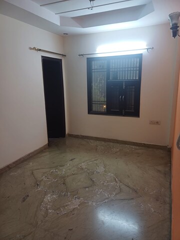 Room in 2.5 BHK Builder Floor at Paschim Vihar – for Rent